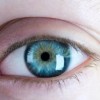 A pasar por el quirófano para cambiar el color de sus ojos Ojos Azules