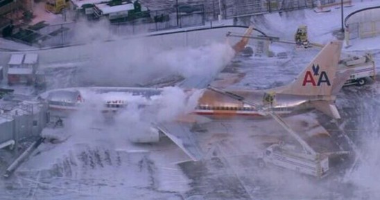 Tormenta de nieve provoca la cancelación de unos 4.500 vuelos en Estados Unidos Nieve avion
