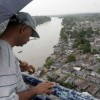 RD entre los países con mayor pobreza e indigencia de Latinoamerica hombre puente barrio