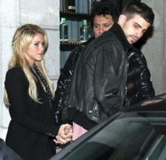 Shakira confirma relación con el futbolista español