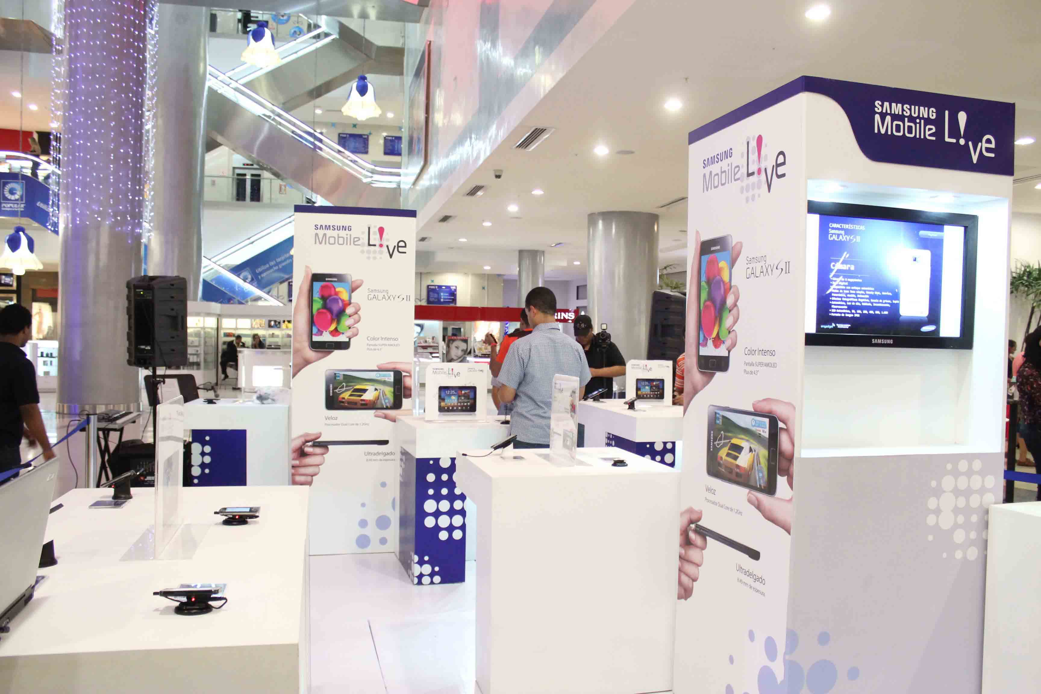 Samsung Mobile Live pone en exhibición varios de sus modelos en Blue Mall