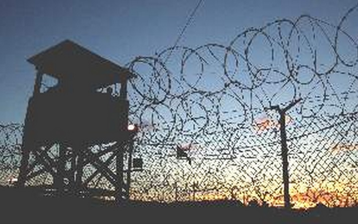 EEUU autoriza a liberar a tres presos de Guantánamo