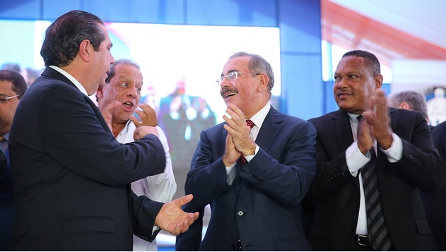 Ministro de Turismo con Danilo Medina