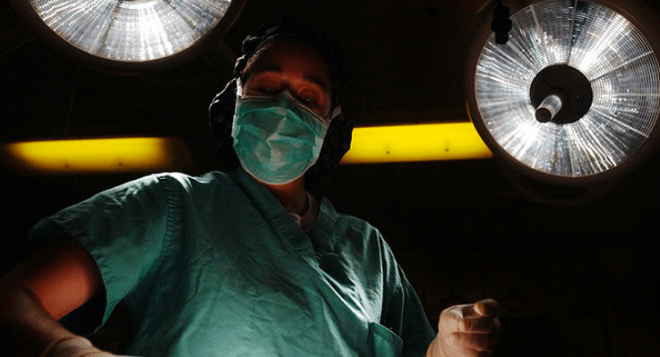 ¡Devuélveme mi riñón!: Dona el órgano a su jefa y la despiden por no ir al trabajo tras la operación