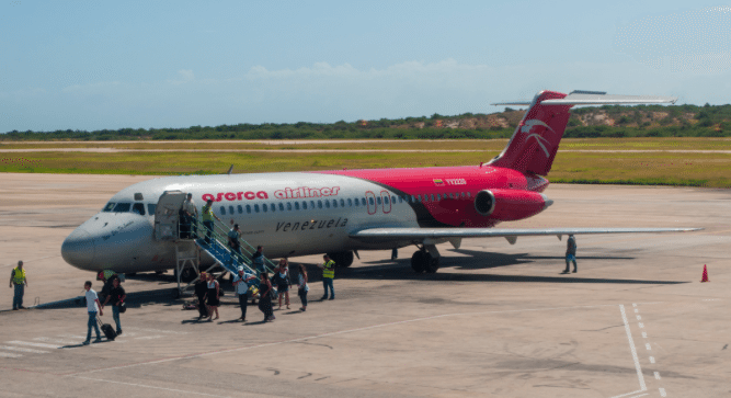 Avión venezolano aterriza por error en Base Aérea de San Isidro