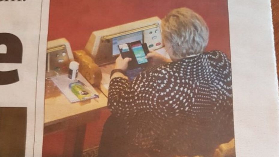 Primera ministra de Noruega fue sorprendida jugando Pokémon GO