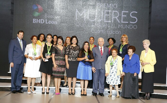 BHD León Entrega Premio Mujeres Que Cambian El Mundo Ensegundos ...