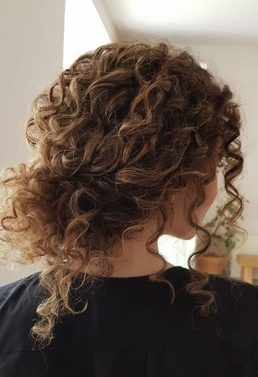 moño-con-pelo-rizado-00 Ensegundos República Dominicana