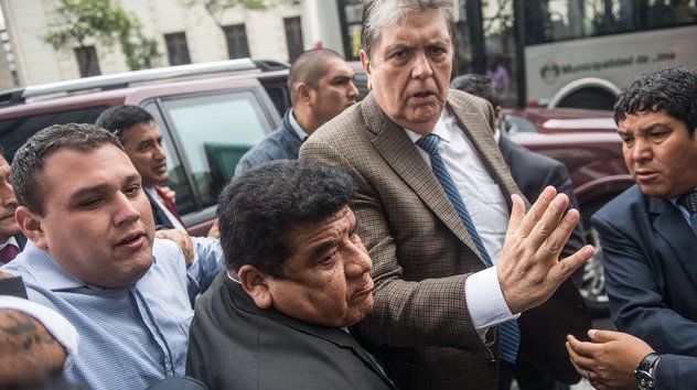 Ex presidente Alan García murió tras pegarse un tiro al ser detenido por caso Odebrecht