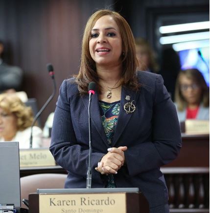 Karen Ricardo: «al alcalde le cogió la noche para trabajar»