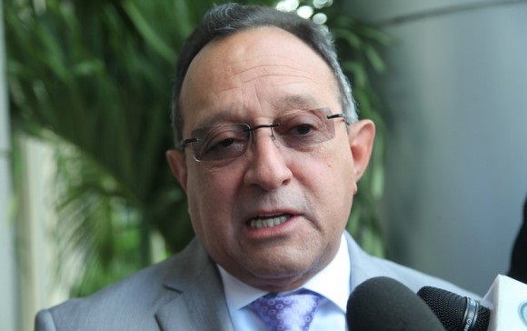 Exigen destitución del ministro Ángel Estévez por caso Cotubanamá