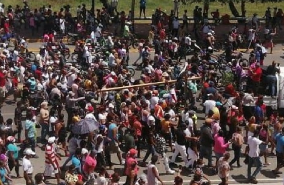 Videos: Cientos desafían el distanciamiento social en Puerto Plata