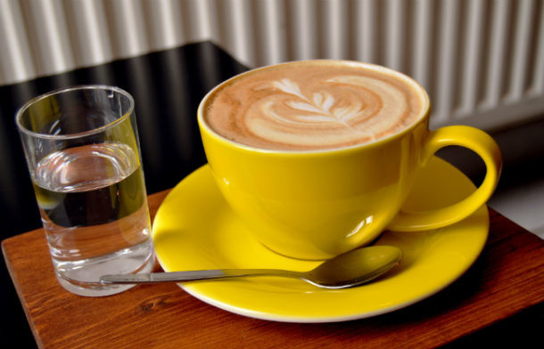 Beber Agua Y Cafe El Agua Antes O Despues Ensegundos Do
