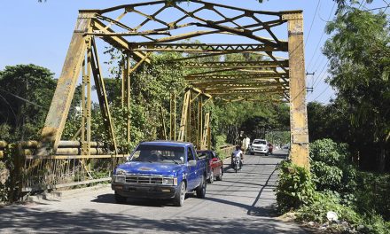 Obras Públicas cierra tránsito de vehículos pesados por puente Sabaneta sobre río Camú en La Vega