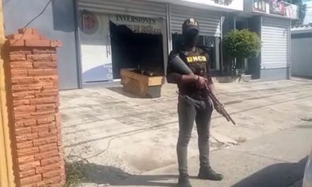 Autoridades allanan varios lugares en Santiago