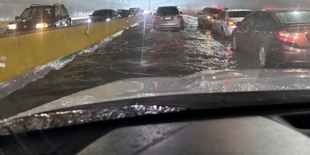 Reportan inundación en paso a desnivel de la 27 con Máximo Gómez