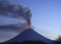 Volcán entra en erupción tras 450 años en la misma zona del potente terremoto en Rusia
