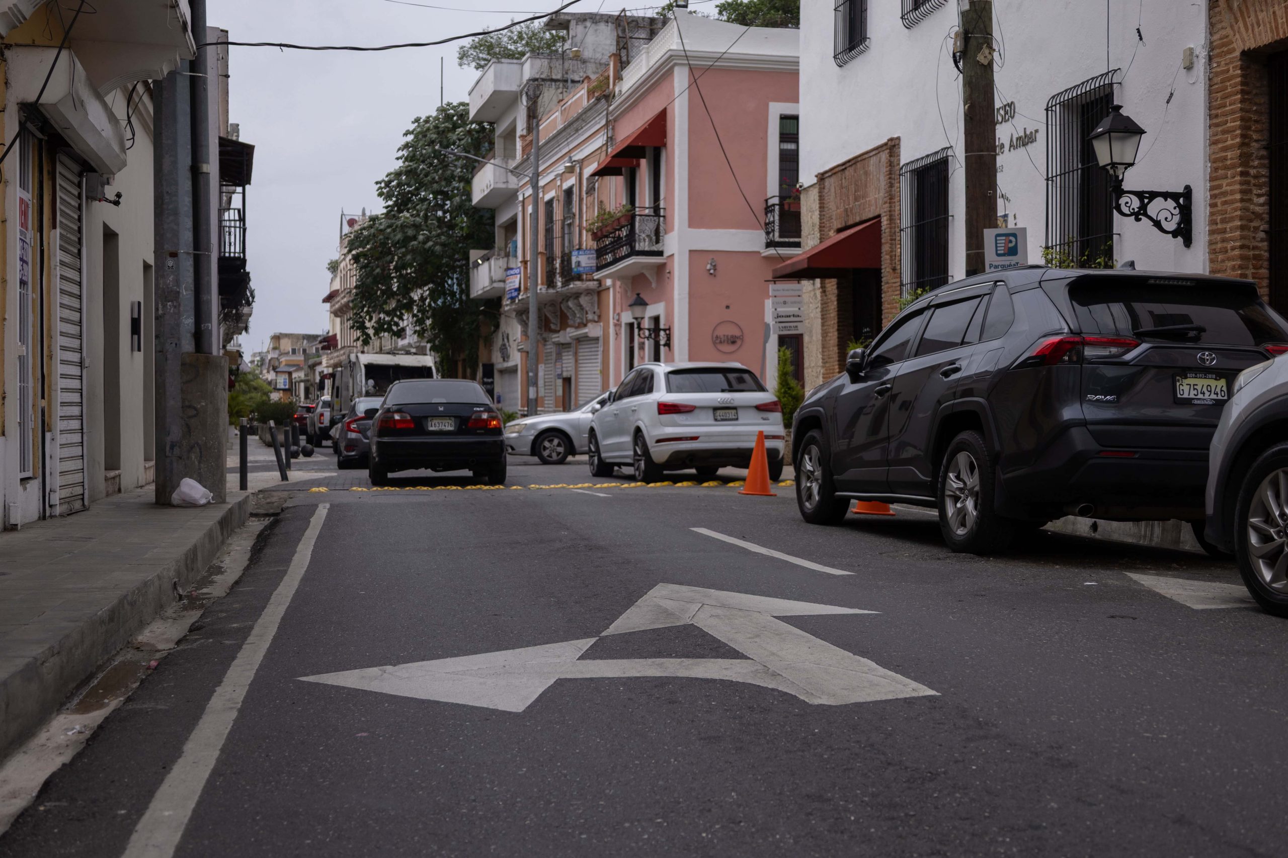 La Ciudad Colonial tiene todas sus vías señalizadas. ( DIARIO LIBRE/JÓLIVER BRITO )